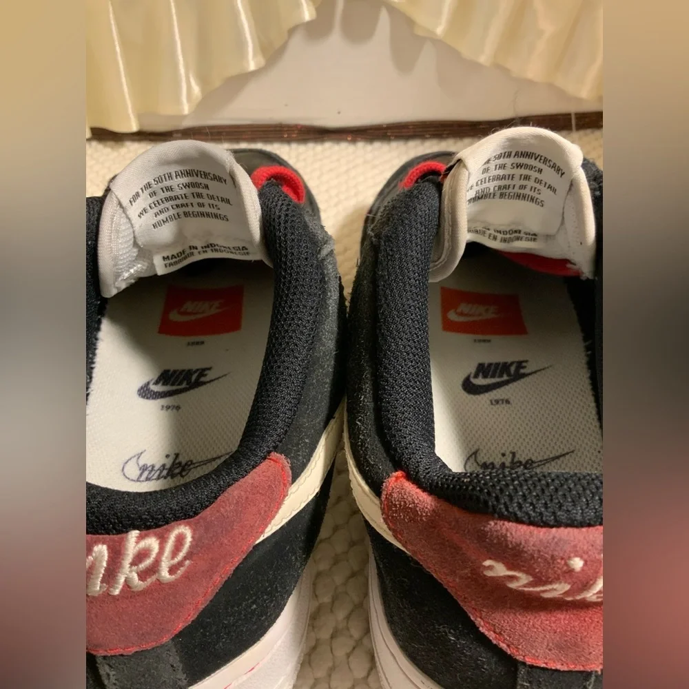 NIKE
